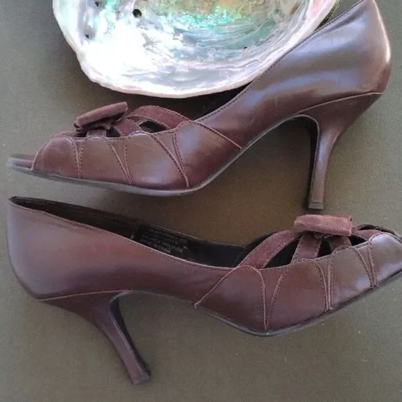 Aerosoles Brown Suede and Leather Heels - Picture 5 of 12